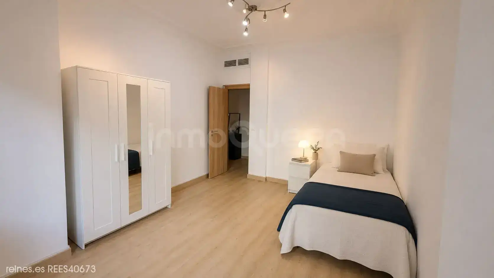Bedroom of Flat for rent in Zaragoza  with Heating, Terrace and Furnished