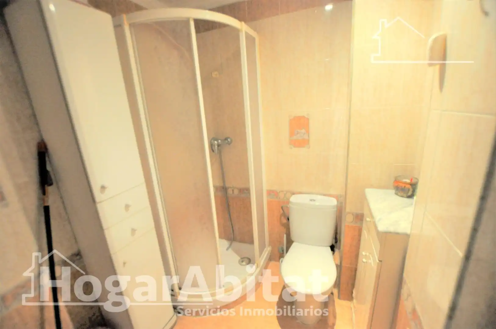 Bathroom of Flat for sale in Valencia  with Air Conditioner, Heating and Terrace
