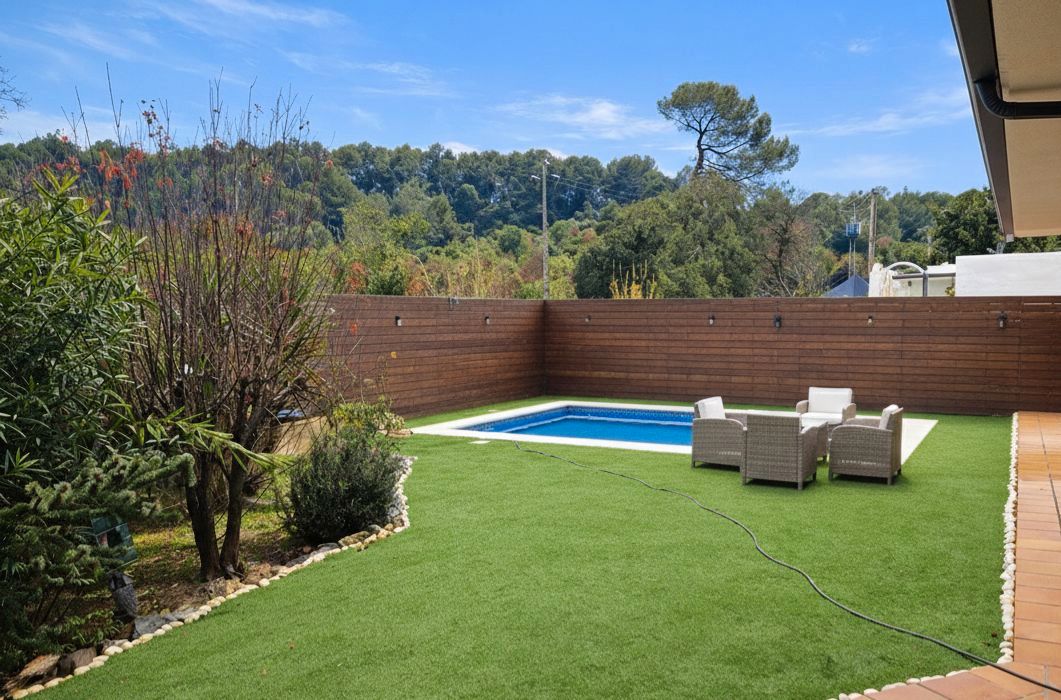 Swimming pool of Single-family semi-detached for sale in Rubí  with Air Conditioner, Heating and Private garden