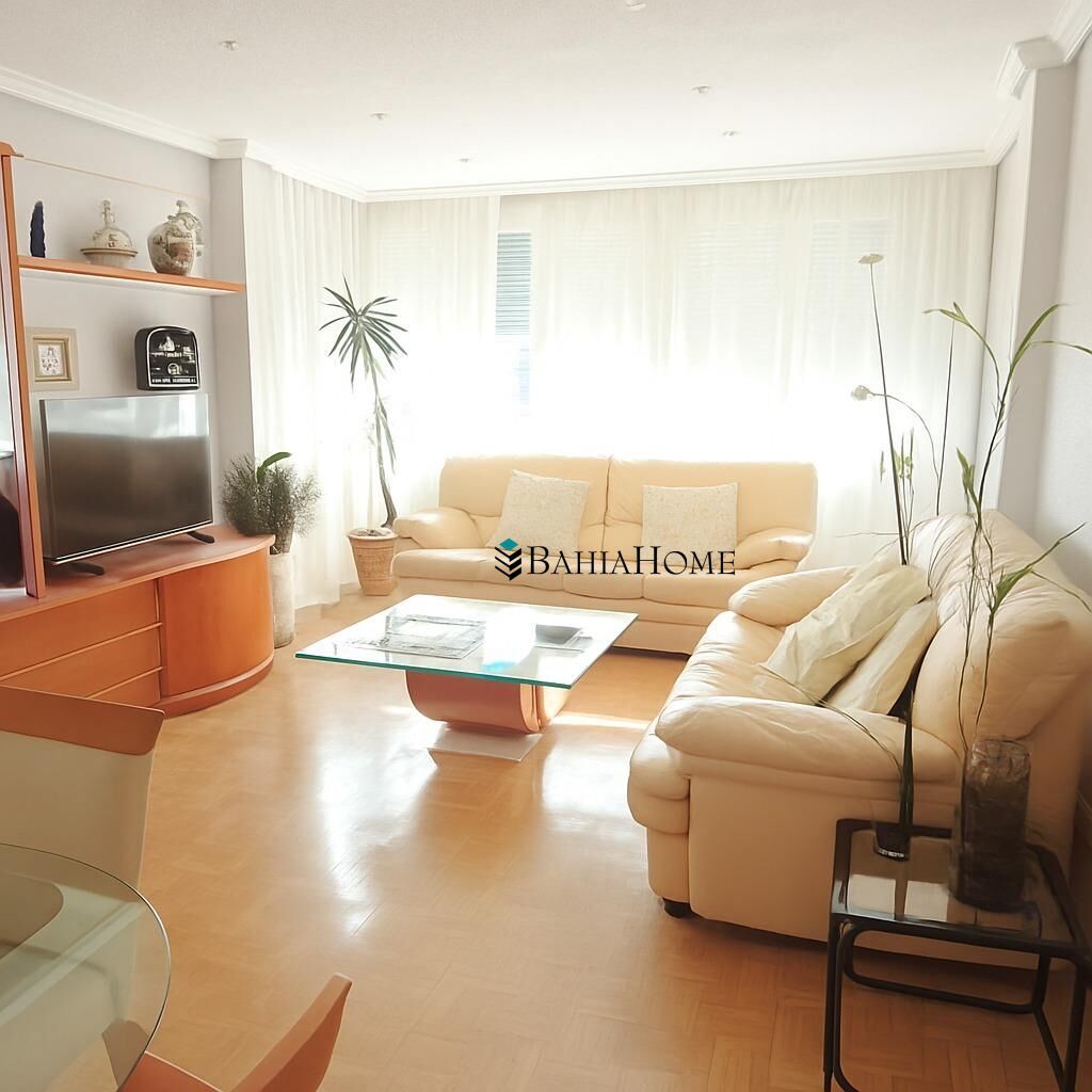 Living room of Flat for sale in  Madrid Capital  with Air Conditioner, Heating and Parquet flooring