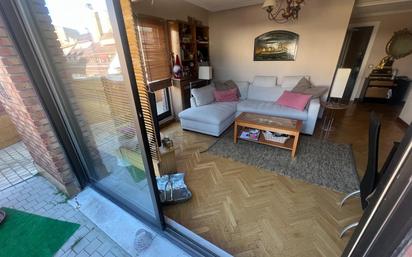 Sala d'estar de Àtic en venda en León Capital  amb Calefacció i Terrassa