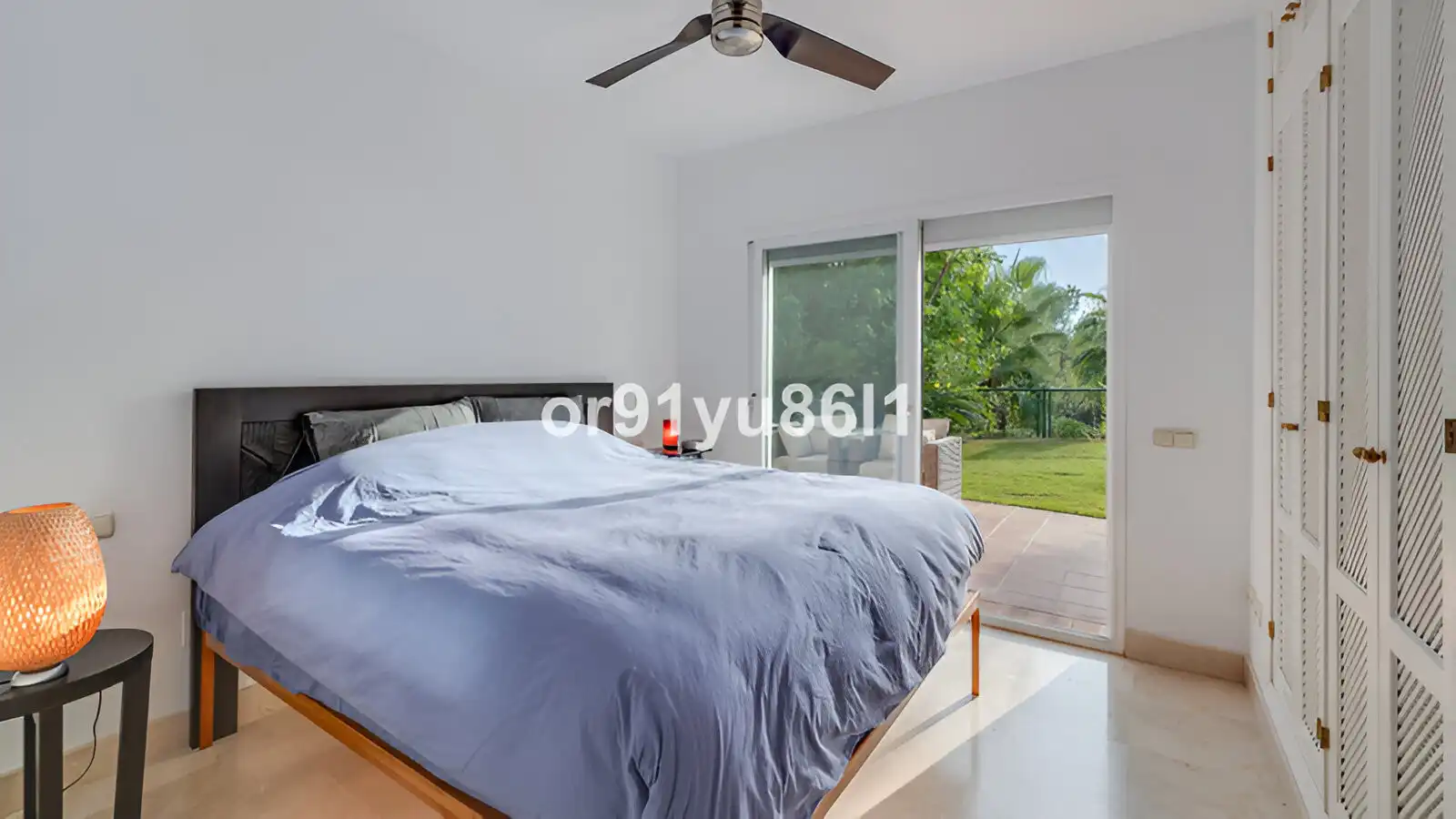 Habitación de Casa adosada en venta en Istán con Aire acondicionado, Calefacción y Jardín privado