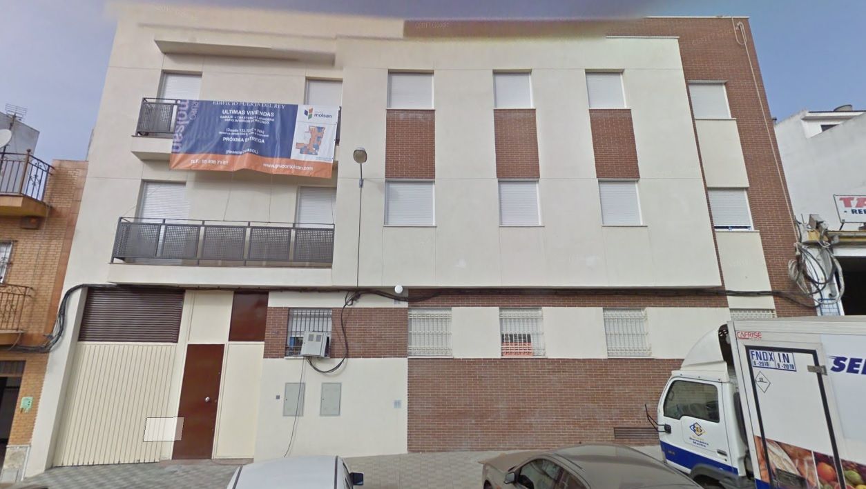Exterior view of Flat for sale in Dos Hermanas  with Storage room