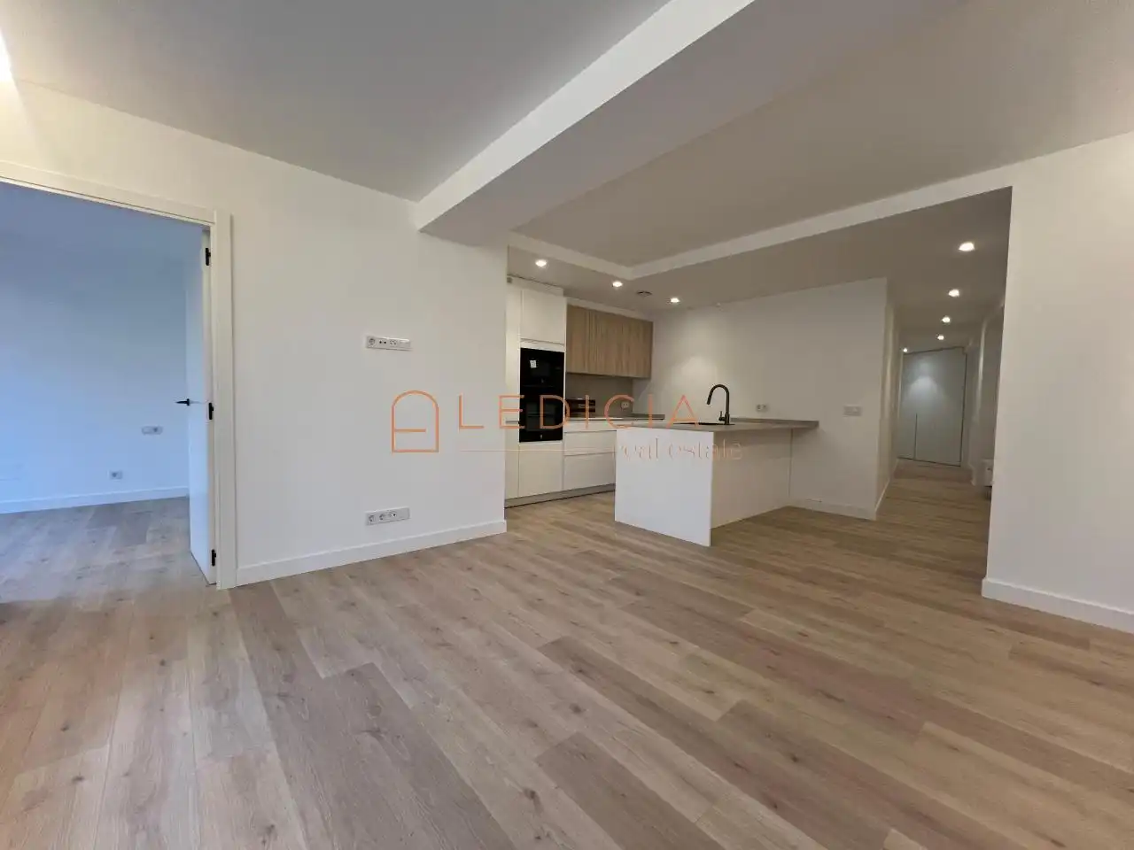 Flat with lift for sale in Sanjurjo Badía, imagen 7