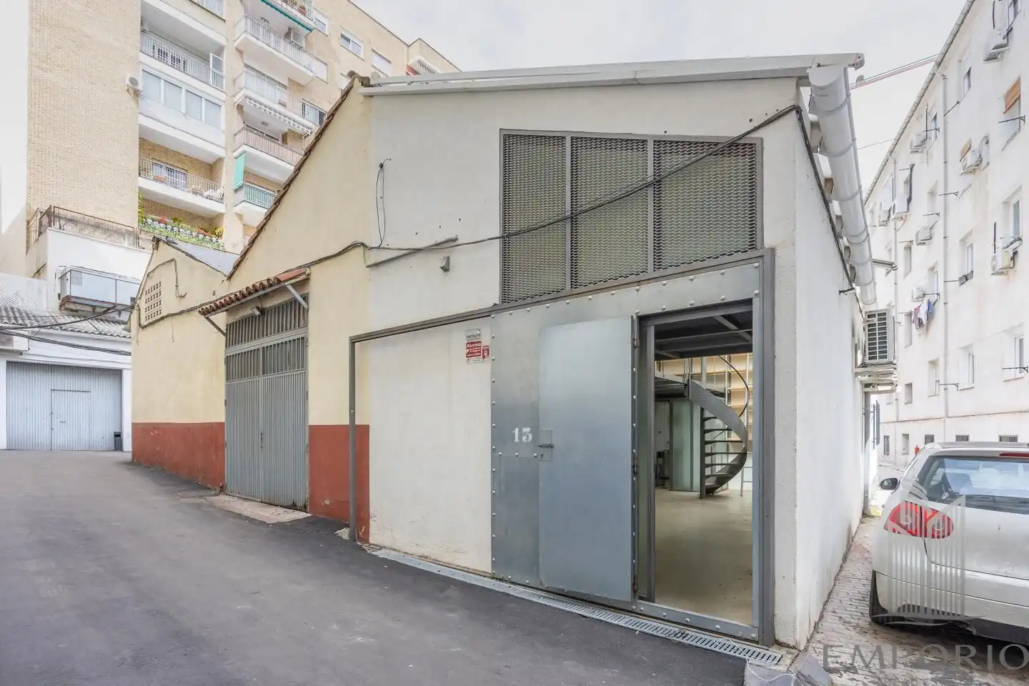 Vista exterior de Local en venta en Madrid con Aire acondicionado