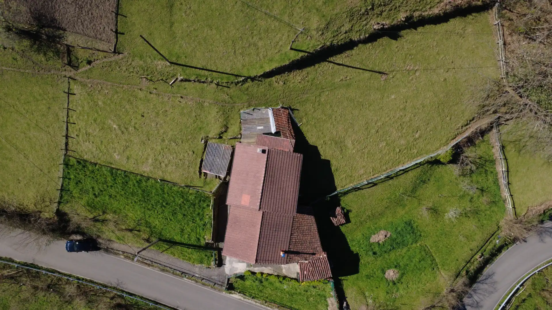 Vista exterior de Casa o chalet en venta en San Martín del Rey Aurelio con Jardín privado, Amueblado y Balcón
