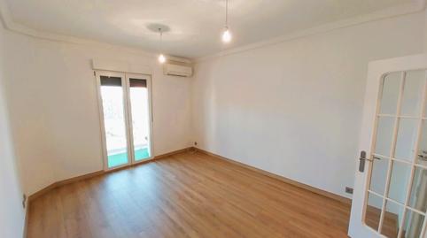 Foto 3 de Piso de alquiler en Calle de Clara del Rey, Prosperidad, Madrid