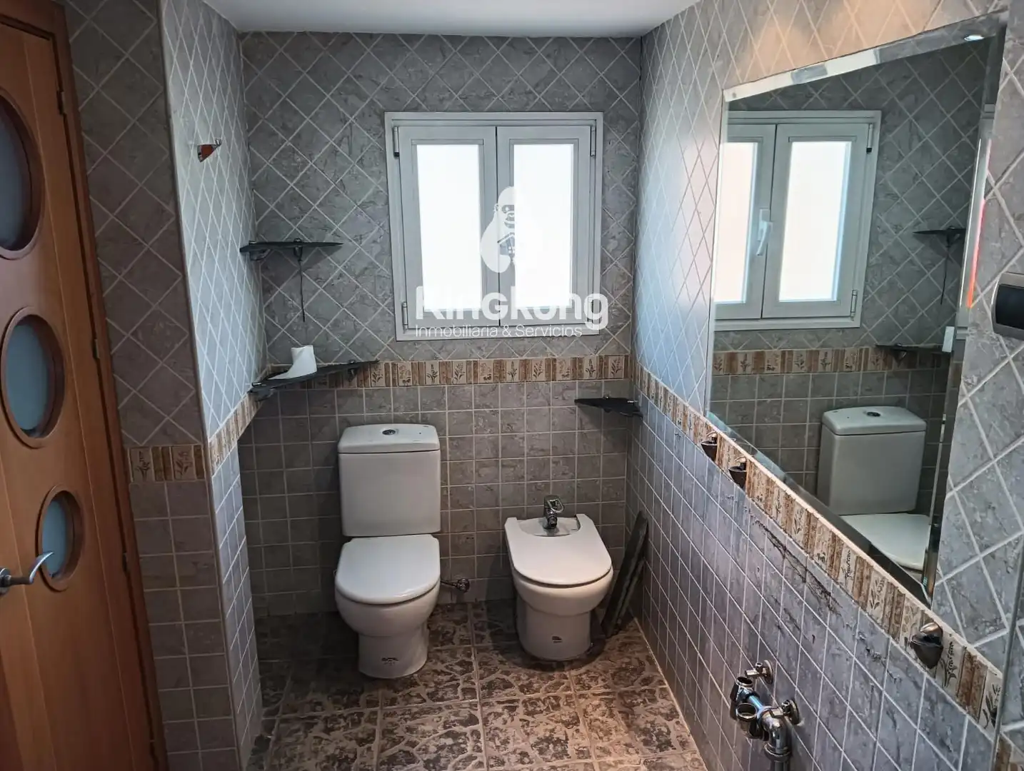 Bathroom of Flat for sale in Madrid  with Air Conditioner, Heating and Swimming Pool