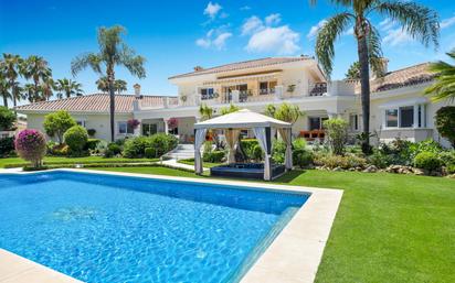 Jardí de Casa o xalet en venda en Marbella amb Aire condicionat, Terrassa i Piscina