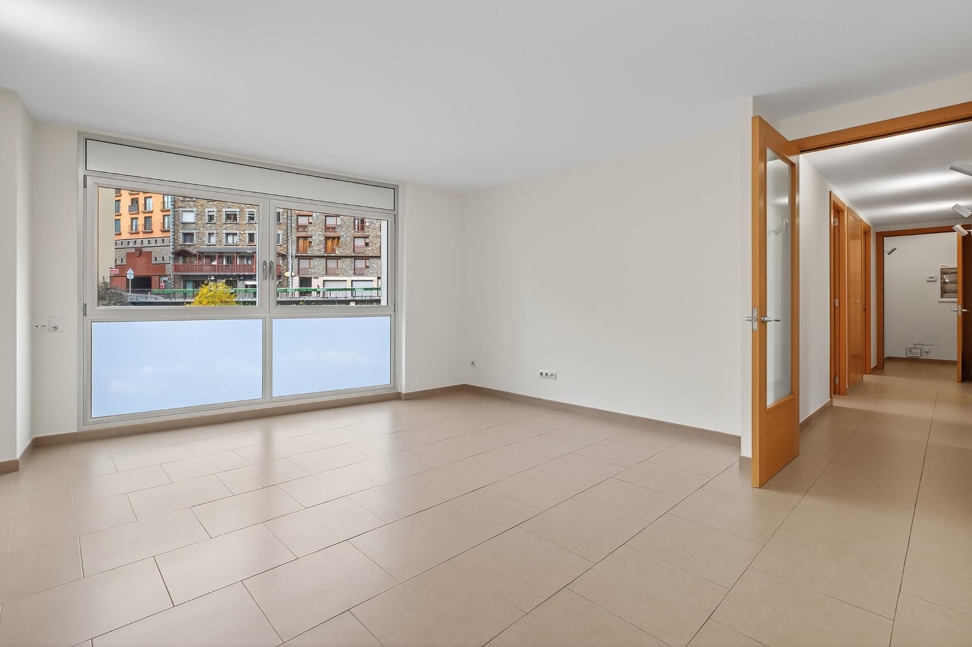 Sala d'estar de Apartament en venda en Escaldes – Engordany amb Calefacció, Terrassa i Traster