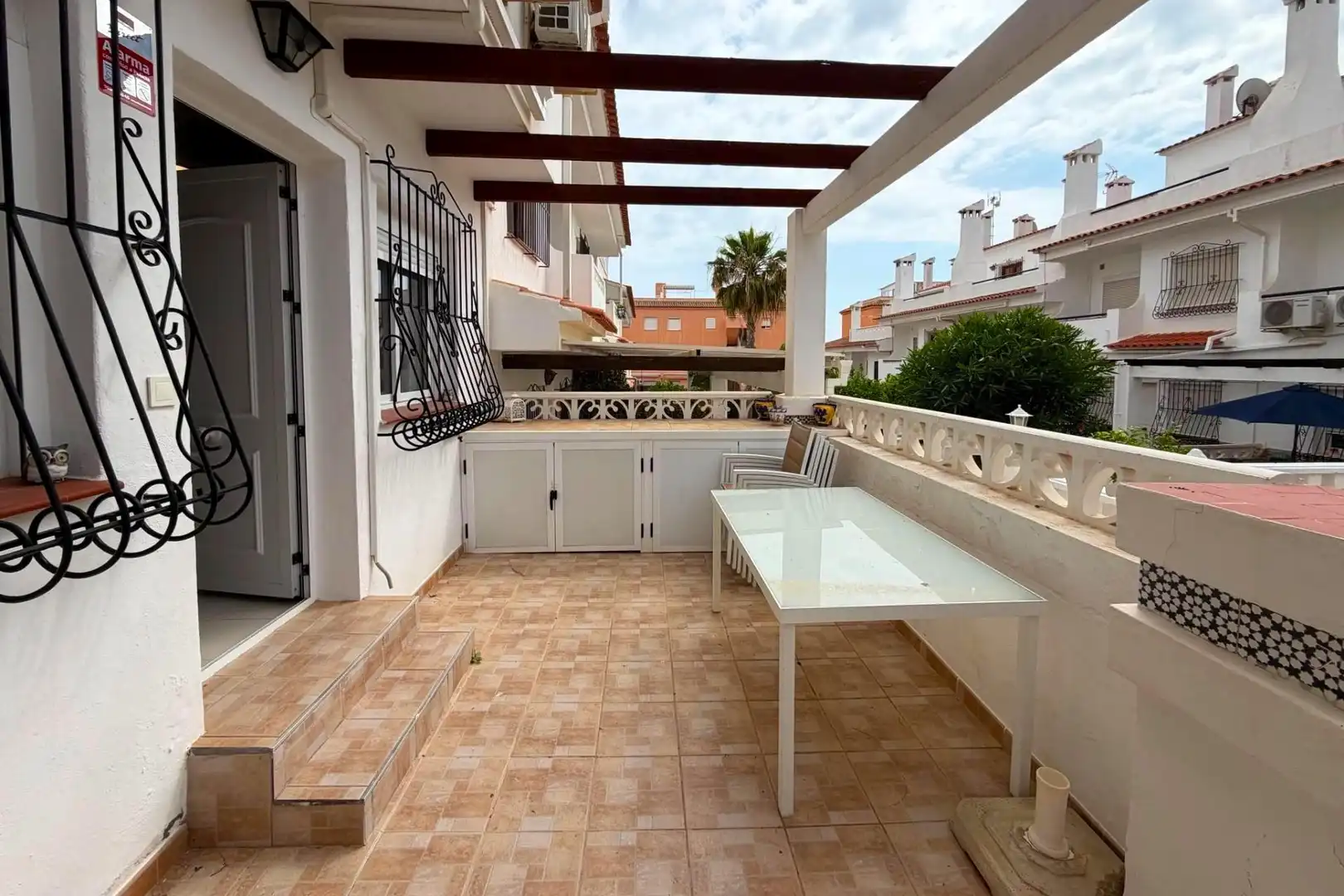 Terrasse von Einfamilien-Reihenhaus zum Verkauf in Torrevieja mit Klimaanlage, Heizung und Terrasse