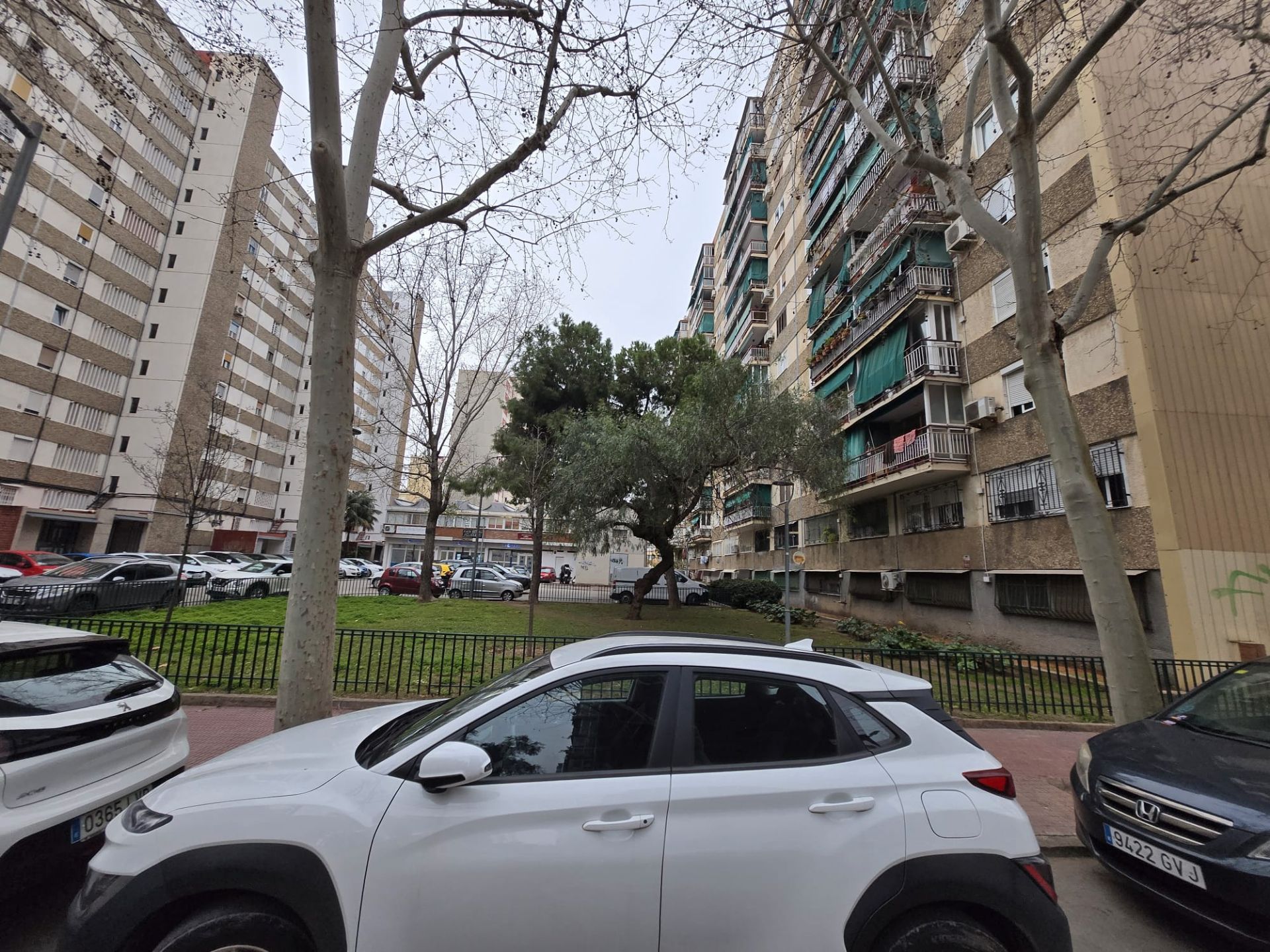 Aparcament de Pis en venda en L'Hospitalet de Llobregat amb Forn, Balcó i Alarma