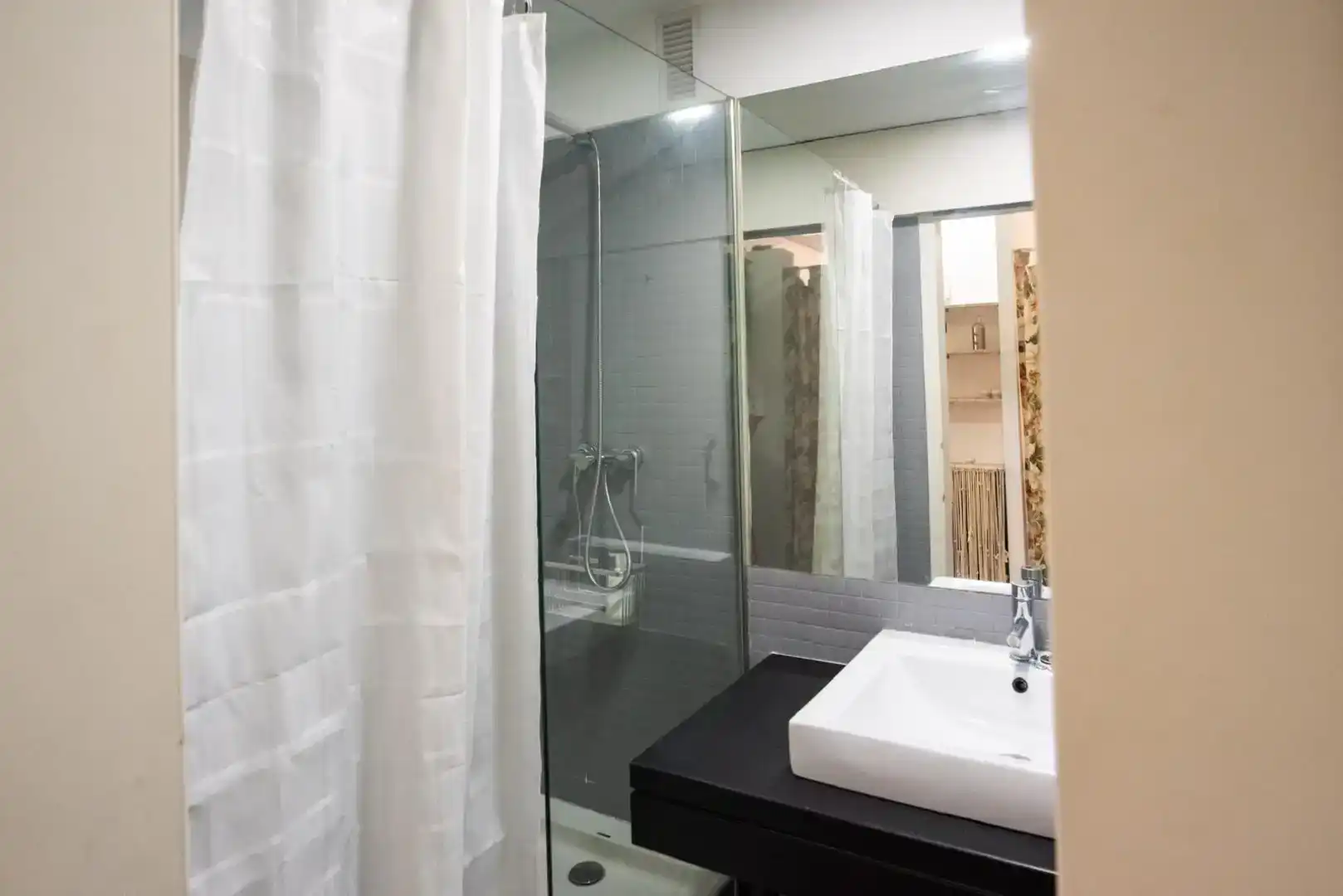 Bany de Dúplex per a compartir en Alcobendas amb Aire condicionat, Parquet i Moblat