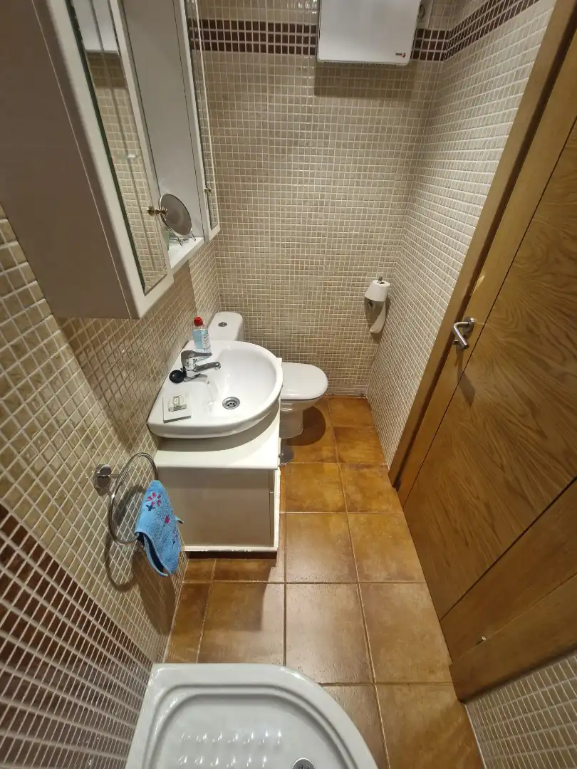 Badezimmer von Wohnung zum Verkauf in Foz mit Heizung, Terrasse und Abstellraum