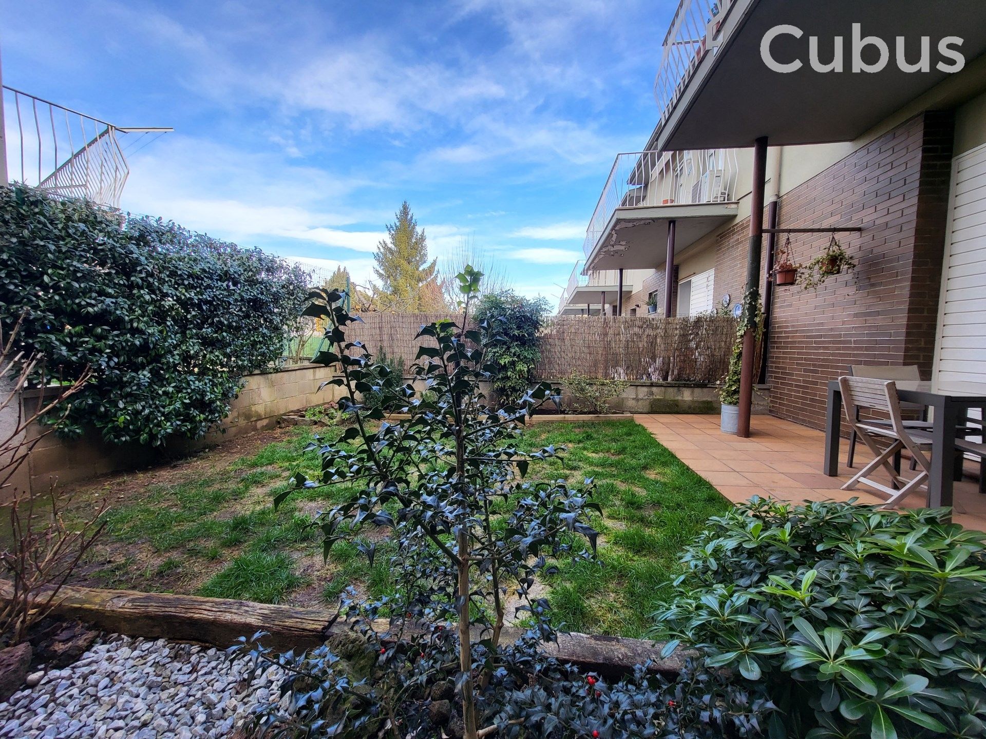 Jardín de Casa adosada en venta en Olot con Calefacción, Terraza y Trastero