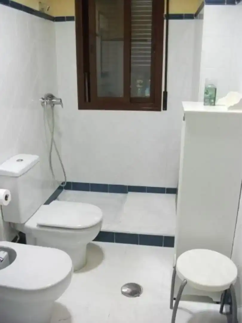 Bany de Apartament de lloguer en Motril amb Piscina