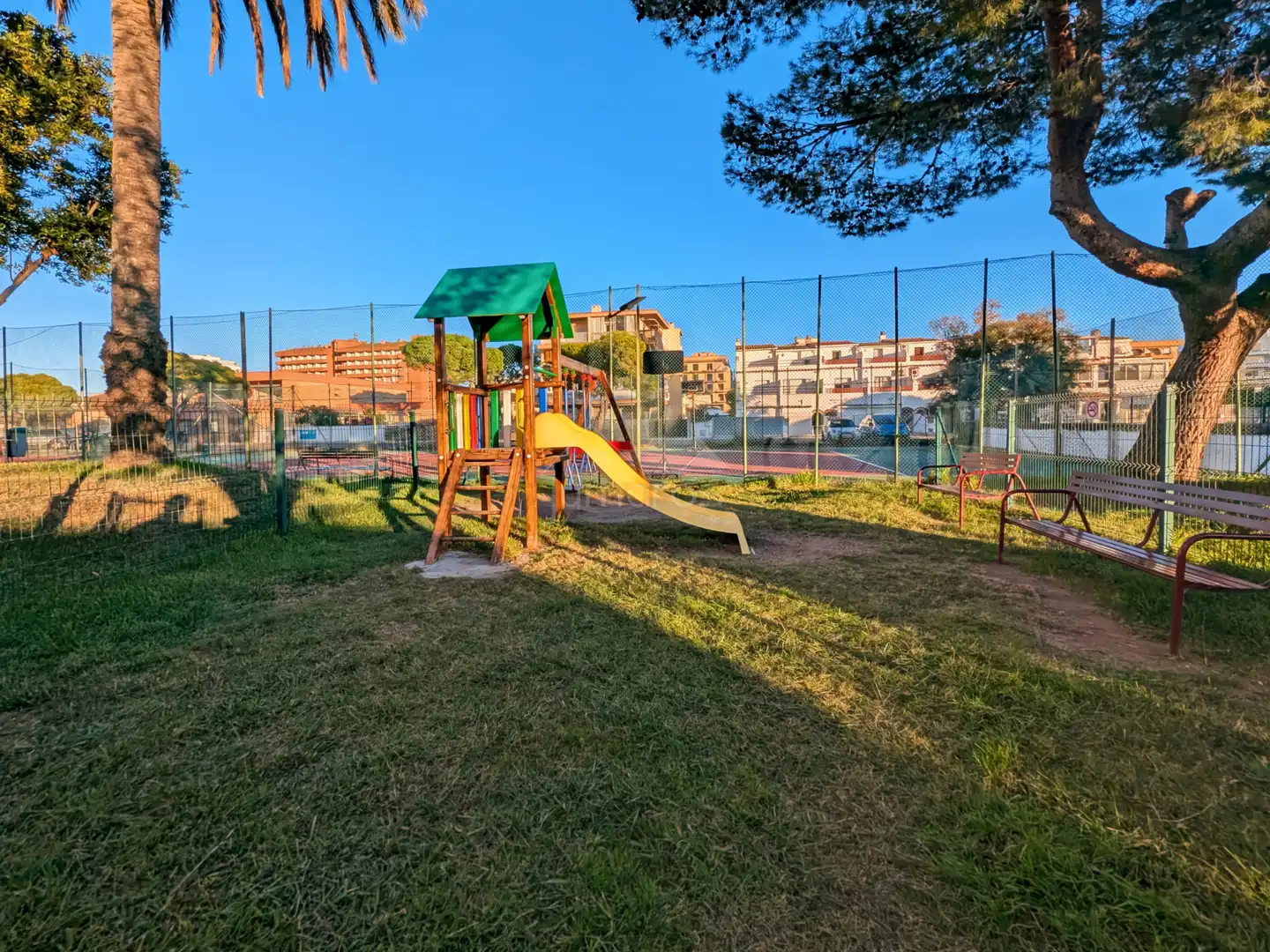 Jardín de Piso en venta en Roses con Terraza y Piscina