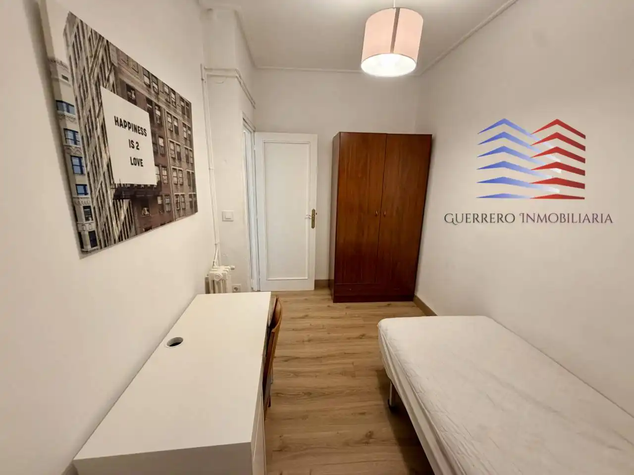 Habitación de Piso de alquiler en Ourense Capital  con Calefacción, Parquet y Alarma