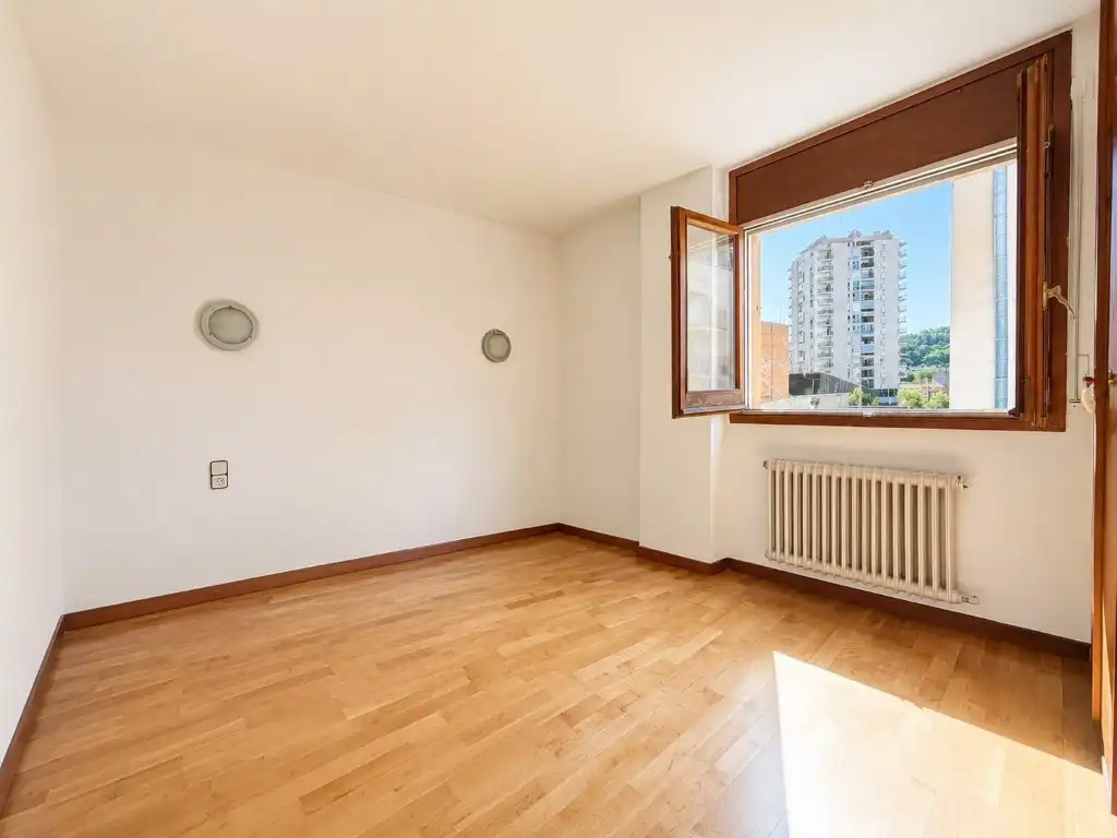 Habitación de Piso en venta en Girona con Balcón