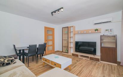 Living room of Flat to rent in  Granada Capital  with Air Conditioner, Terrace and Balcony