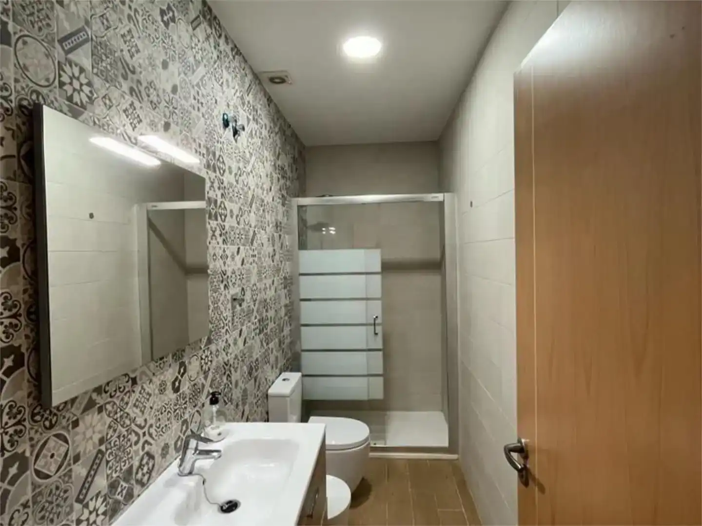Bathroom of Flat for rent in Melilla  with Air Conditioner and Furnished