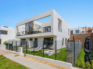 Chalet con piscina en venta en Riviera del Sol