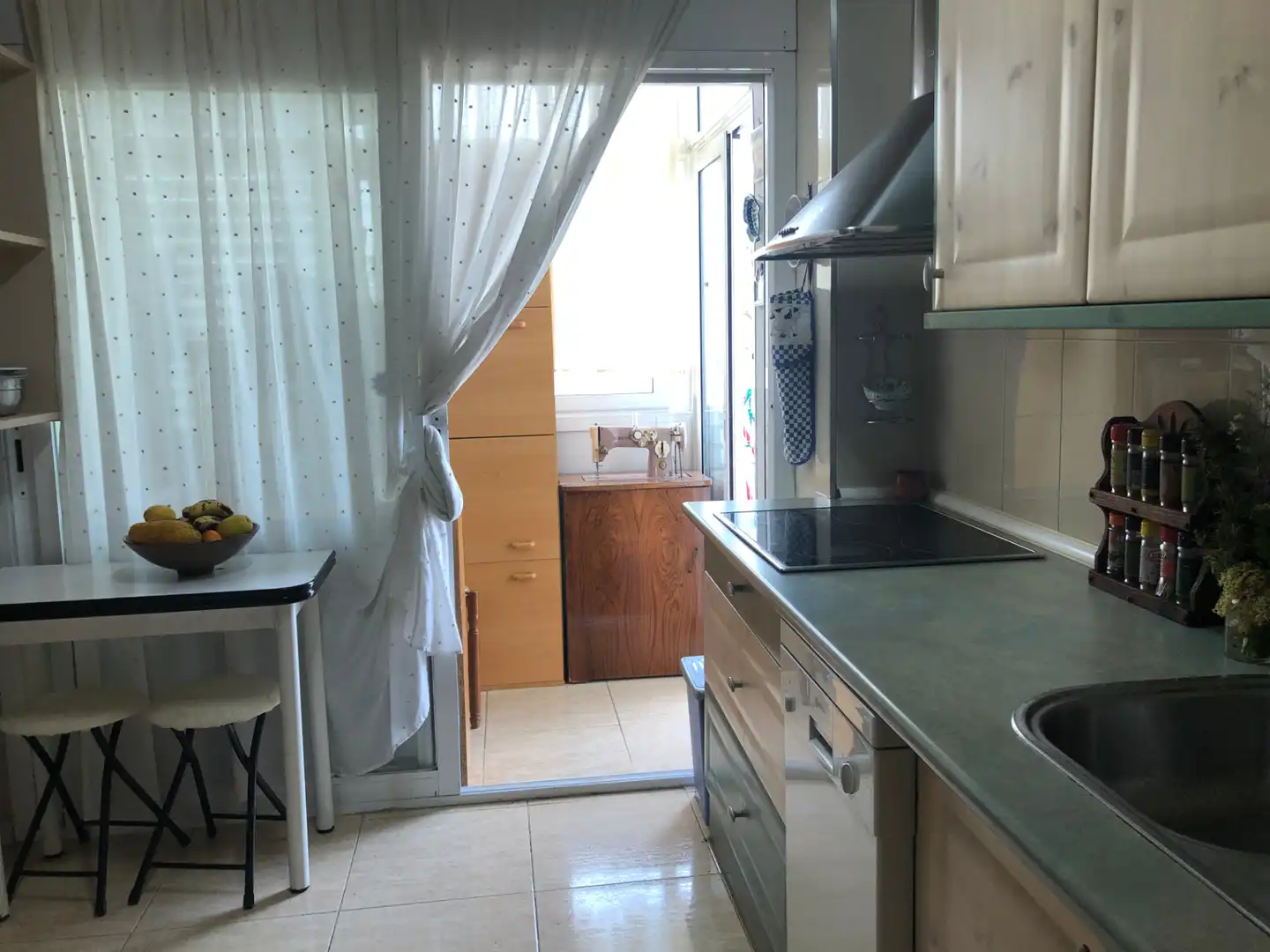 Cuina de Pis en venda en Figueres amb Aire condicionat, Calefacció i Moblat