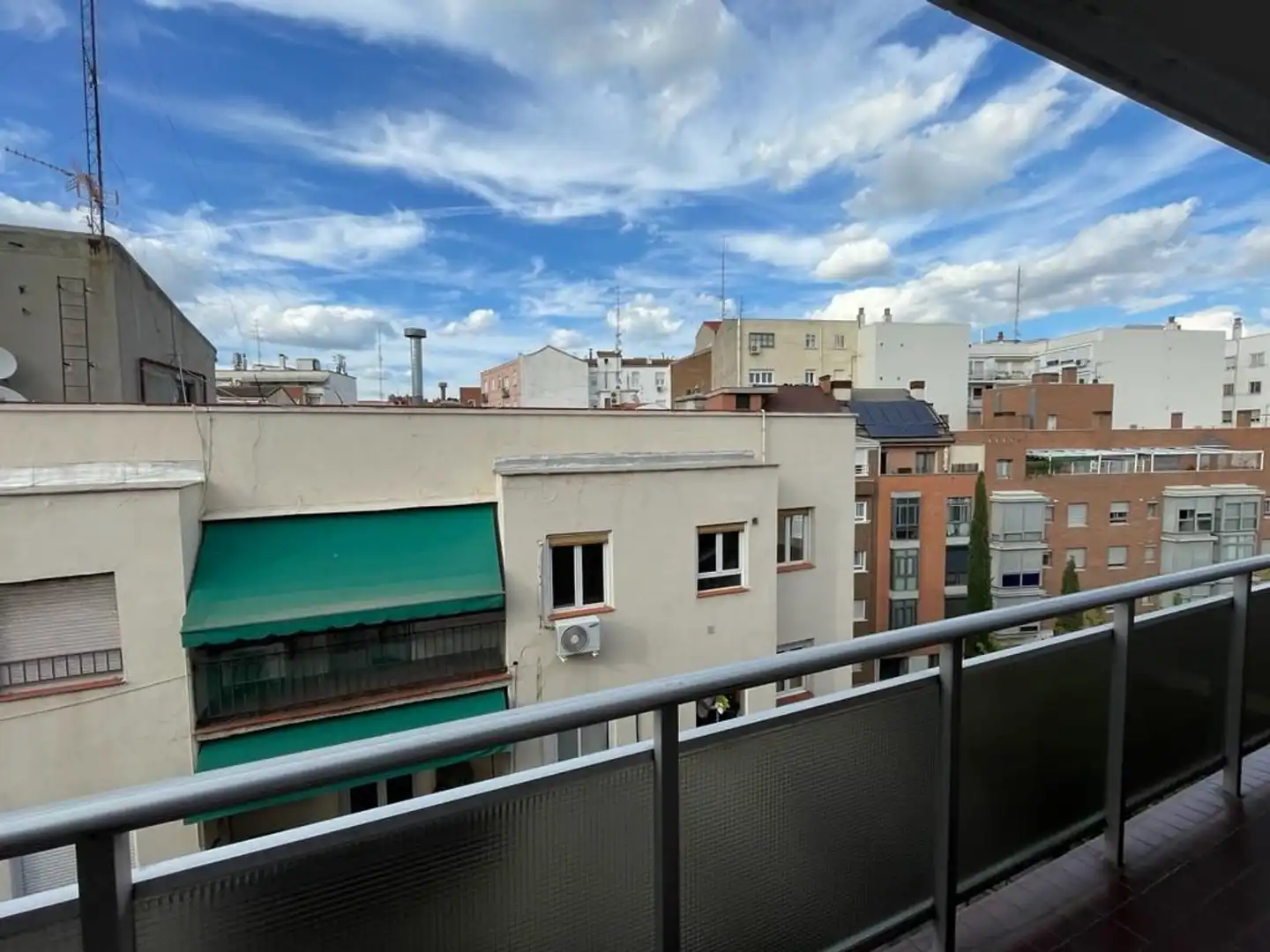 Vista exterior de Piso de alquiler en Madrid con Aire acondicionado, Calefacción y Terraza