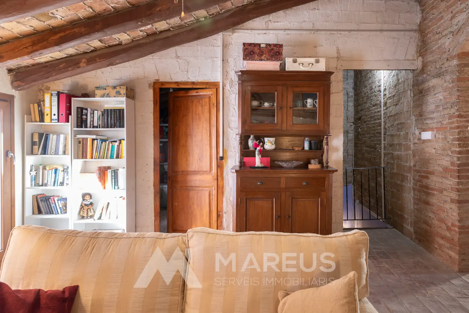 Sala de estar de Casa adosada en venta en Torrelavit con Calefacción