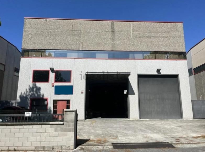 Vista exterior de Nau industrial en venda en Santa Eulàlia de Ronçana