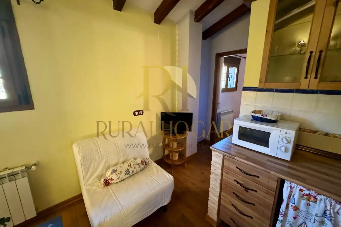 Sala de estar de Casa o chalet en venta en Peralejos de las Truchas con Calefacción, Jardín privado y Parquet
