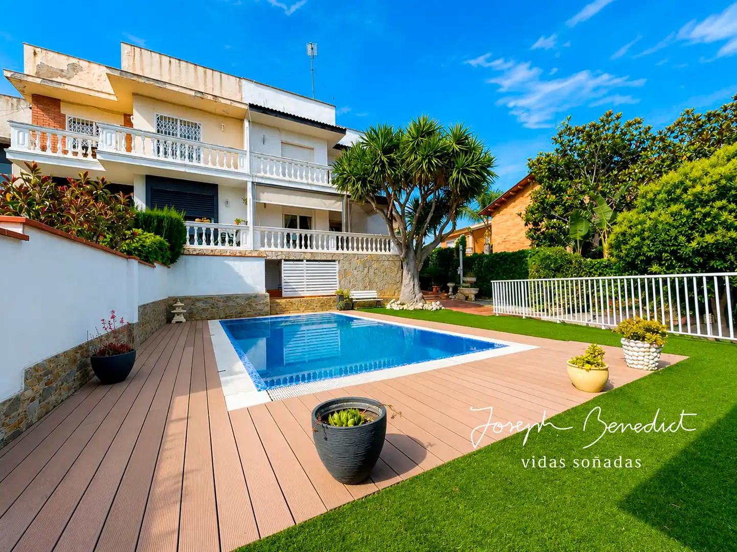 Swimming pool of Houses for sale in Castelldefels  with Air Conditioner, Heating and Private garden