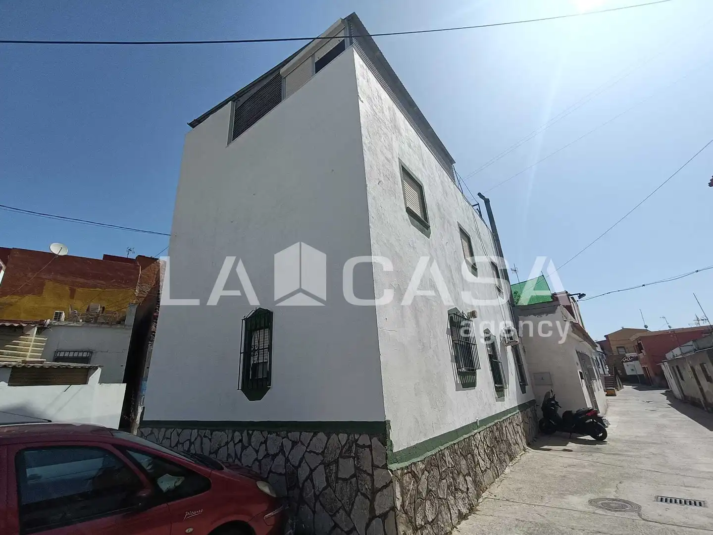 Vista exterior de Casa o xalet en venda en Algeciras amb Terrassa i Traster
