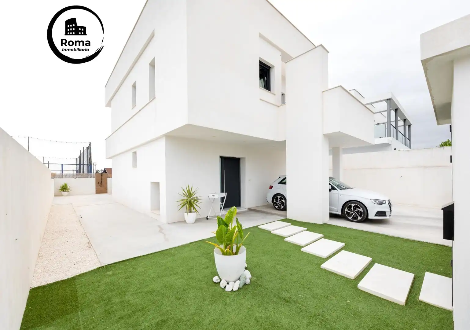 Vista exterior de Casa o xalet en venda en La Zubia amb Terrassa i Piscina