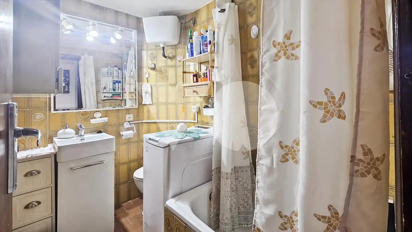 Bathroom of Flat for sale in Madrid  with Air Conditioner, Heating and Terrace