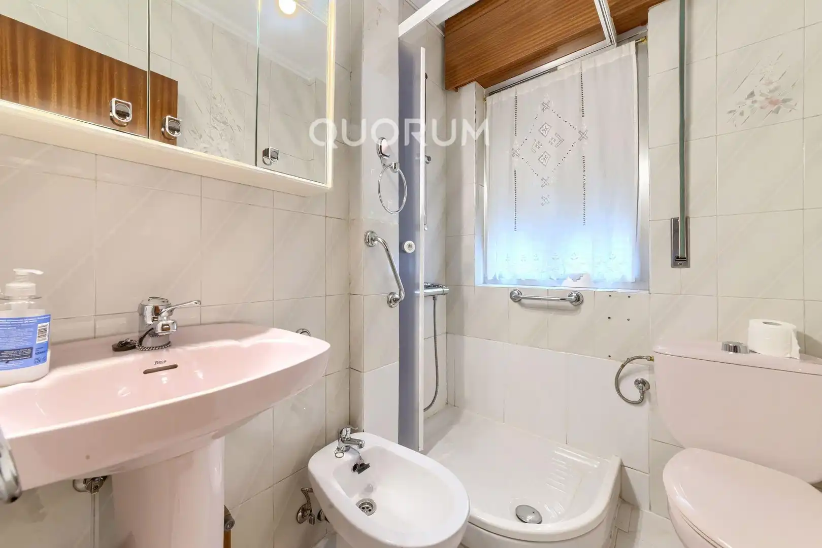 Baño de Piso en venta en Basauri  con Calefacción, Trastero y Amueblado