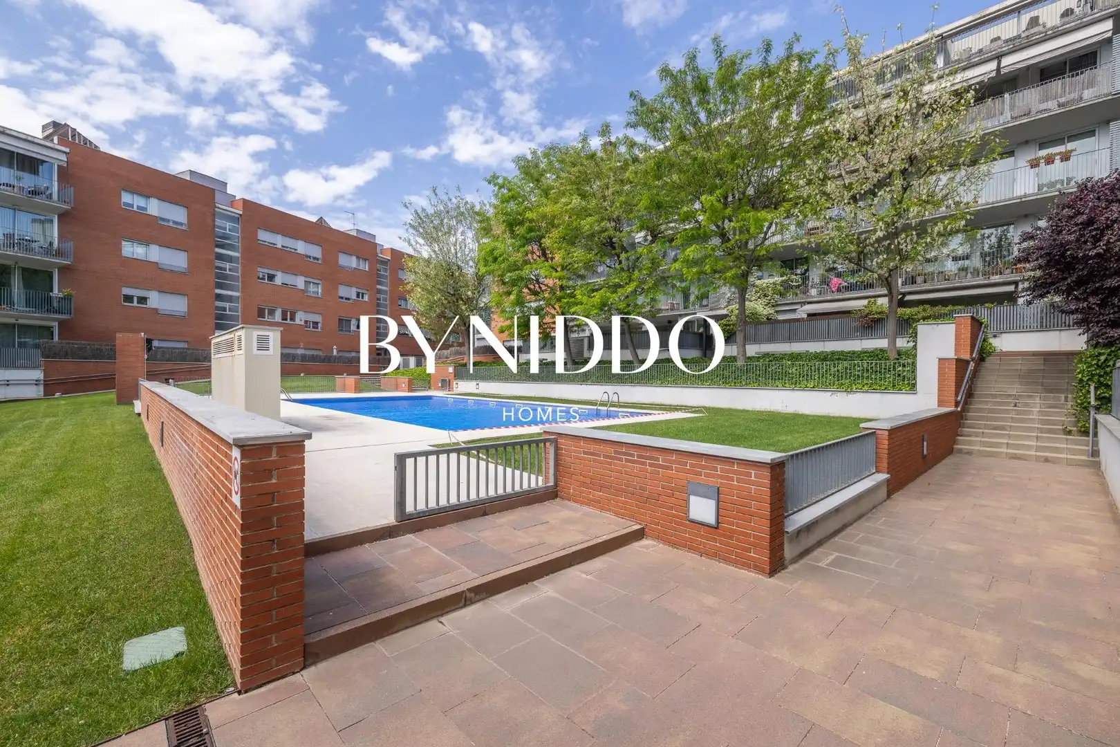 Swimming pool of Flat for sale in Sant Cugat del Vallès  with Air Conditioner, Heating and Private garden