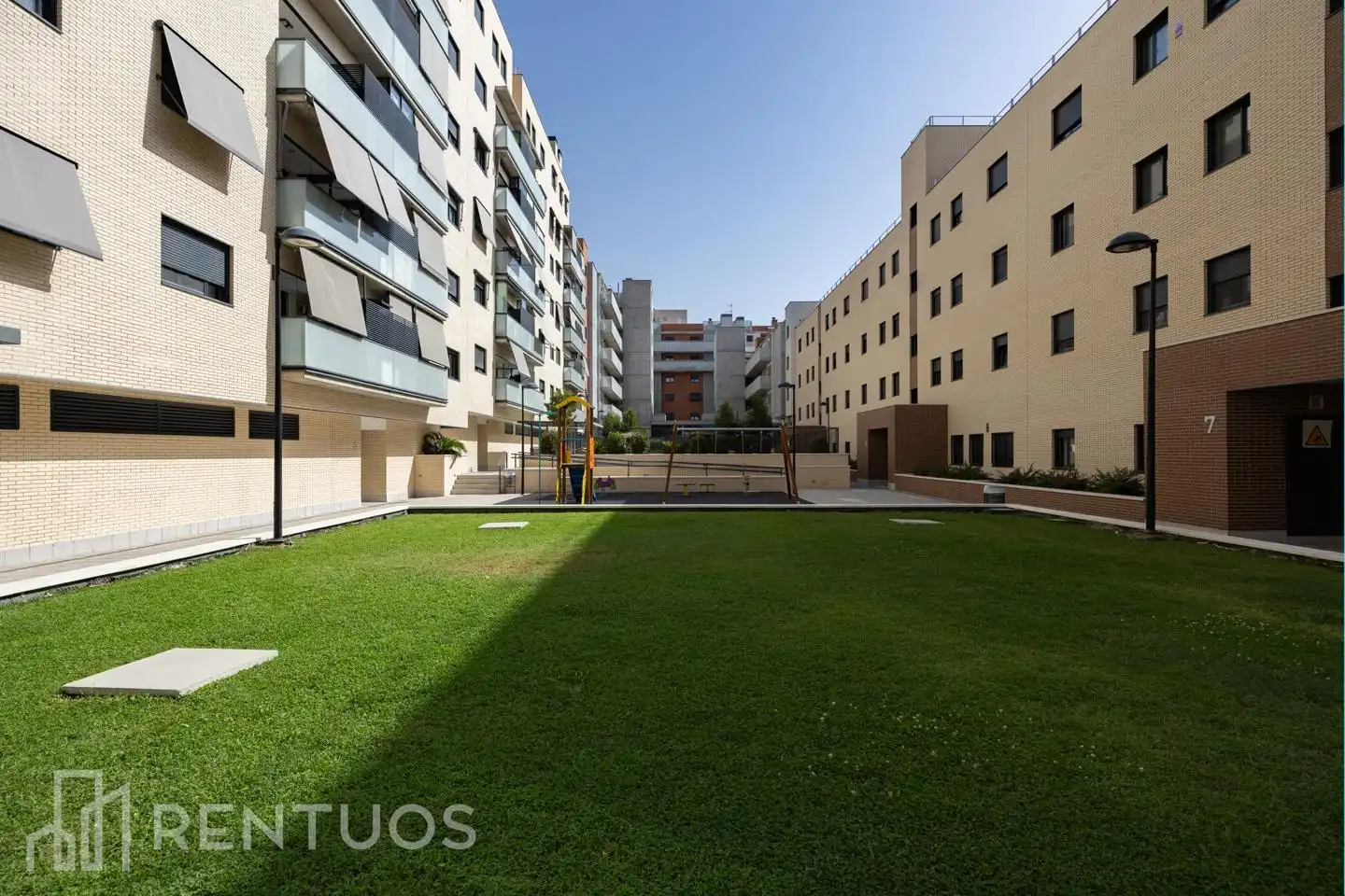 Vista exterior de Pis de lloguer en Móstoles amb Aire condicionat, Terrassa i Traster
