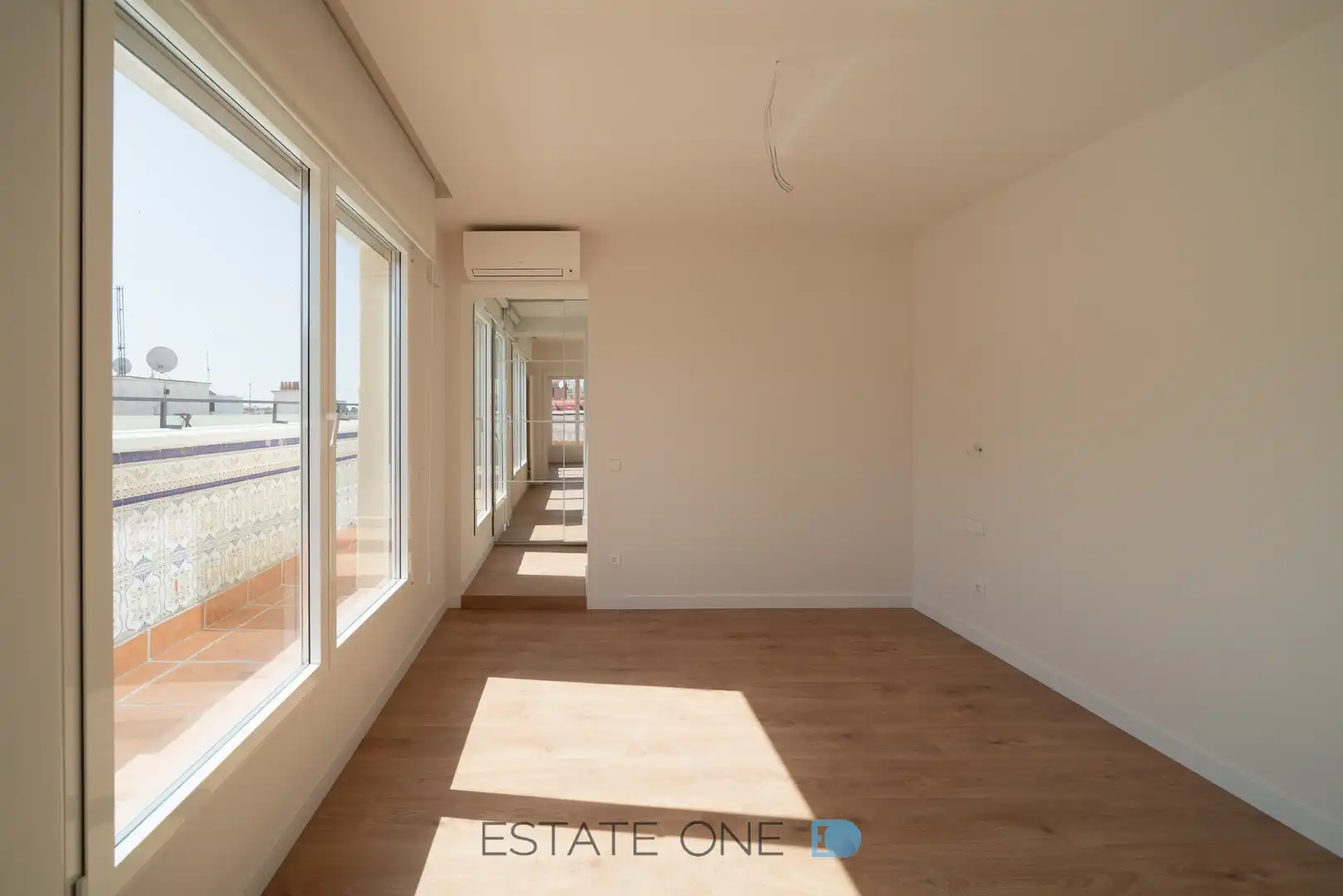 Sala d'estar de Àtic de lloguer en Madrid amb Aire condicionat, Calefacció i Parquet
