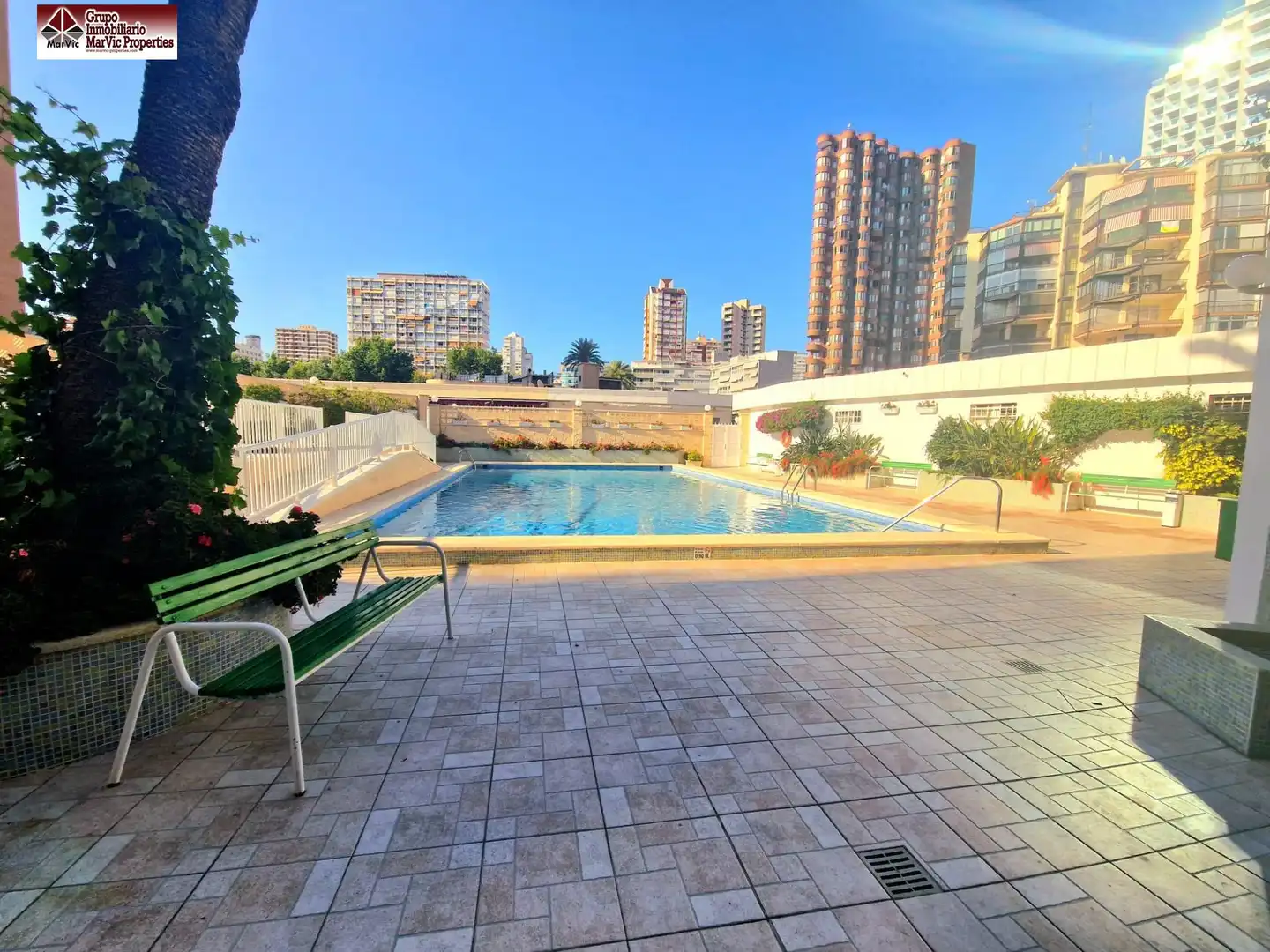 Piscina de Pis en venda en Benidorm amb Jardí privat, Terrassa i Moblat