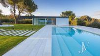 Swimming pool of House or chalet for sale in Pozuelo de Alarcón  with Air Conditioner, Heating and Private garden