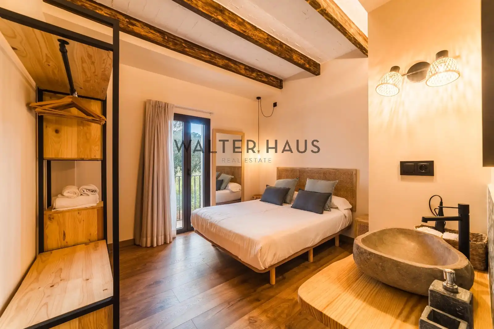 Habitación de Finca rústica en venta en Santa Cristina d'Aro con Calefacción, Jardín privado y Parquet