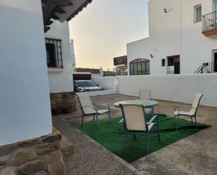 Vista exterior de Casa o xalet de lloguer en Conil de la Frontera amb Terrassa