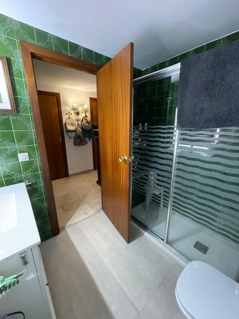 Bathroom of Flat for sale in Córdoba  with Air Conditioner, Heating and Storage room