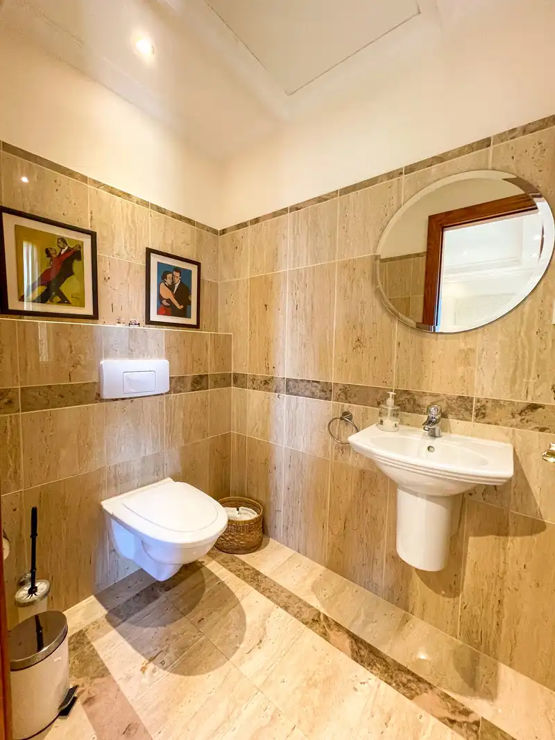 Bany de Casa o xalet de lloguer en Marbella amb Aire condicionat, Jardí privat i Terrassa