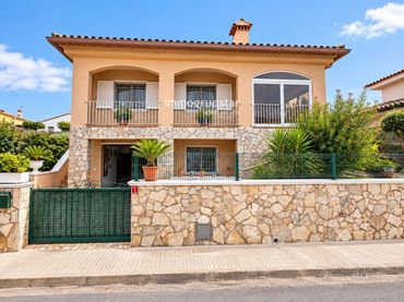 Villa avec balcon à vendre à Ametller
