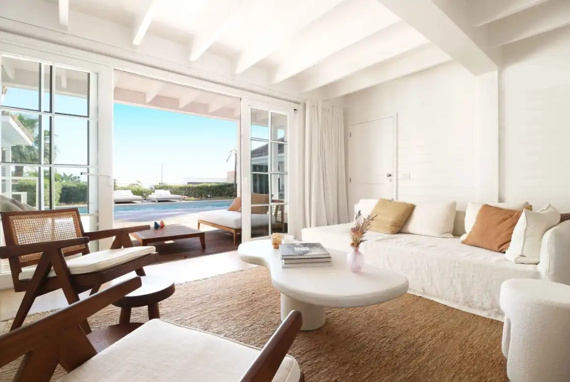 Sala de estar de Casa o chalet en venta en Benahavís con Aire acondicionado, Calefacción y Jardín privado