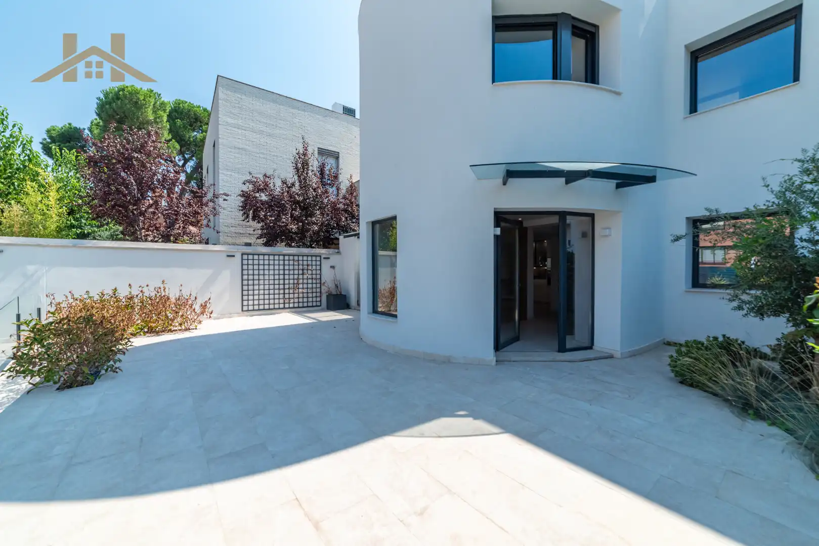 Vista exterior de Casa o xalet en venda en Pozuelo de Alarcón amb Aire condicionat, Calefacció i Jardí privat