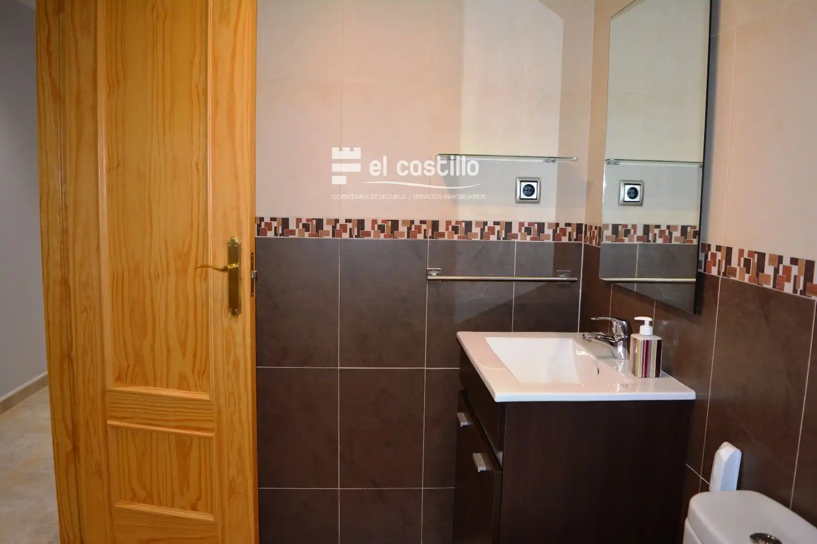 Baño de Piso en venta en Sotillo de la Adrada con Calefacción, Trastero y Amueblado