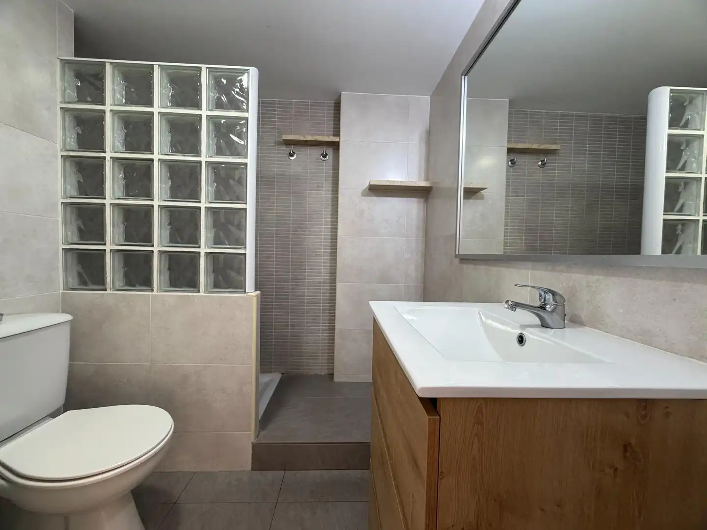 Baño de Piso de alquiler en Terrassa con Calefacción, Terraza y Balcón